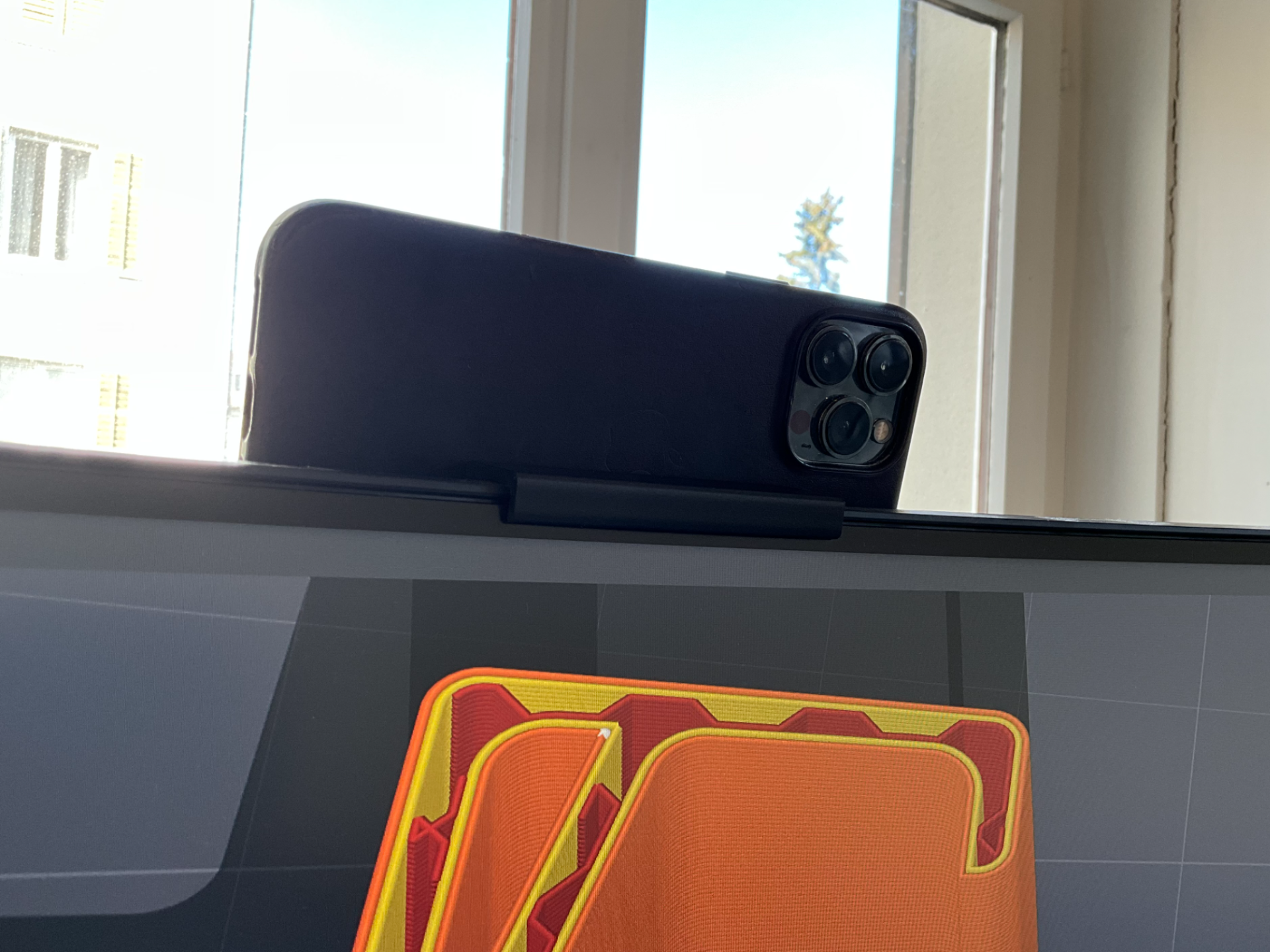 iPhone Monitor Mount (Curved Monitor)