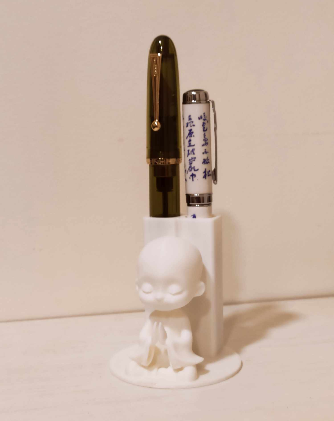 Fountain pen holder