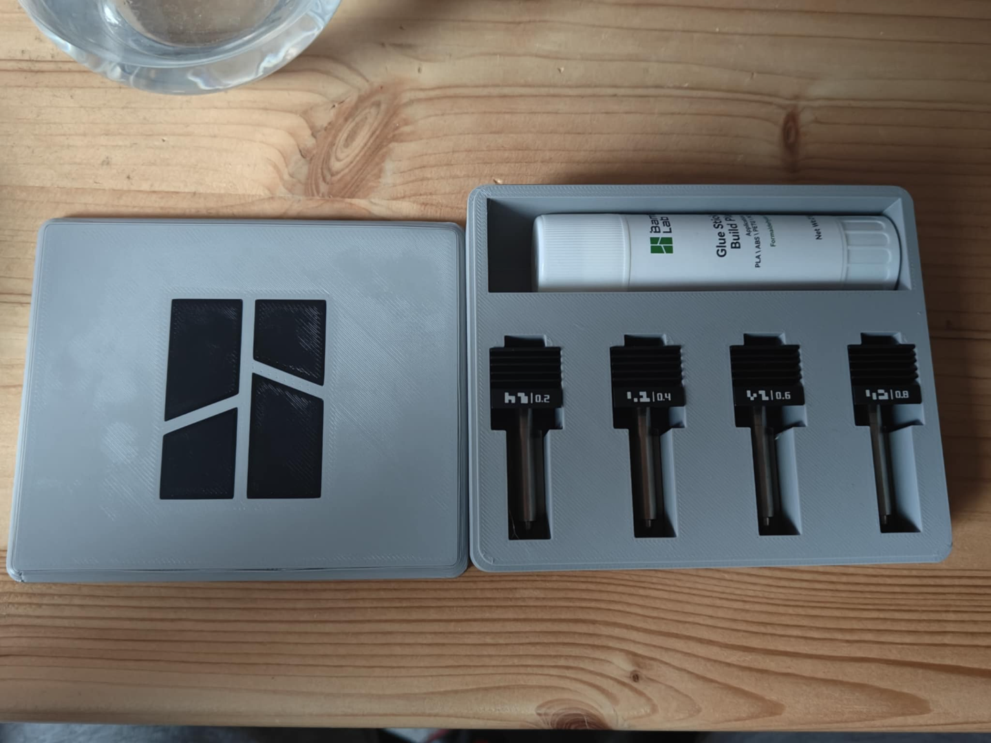 Compact accessory box for H2/P2S