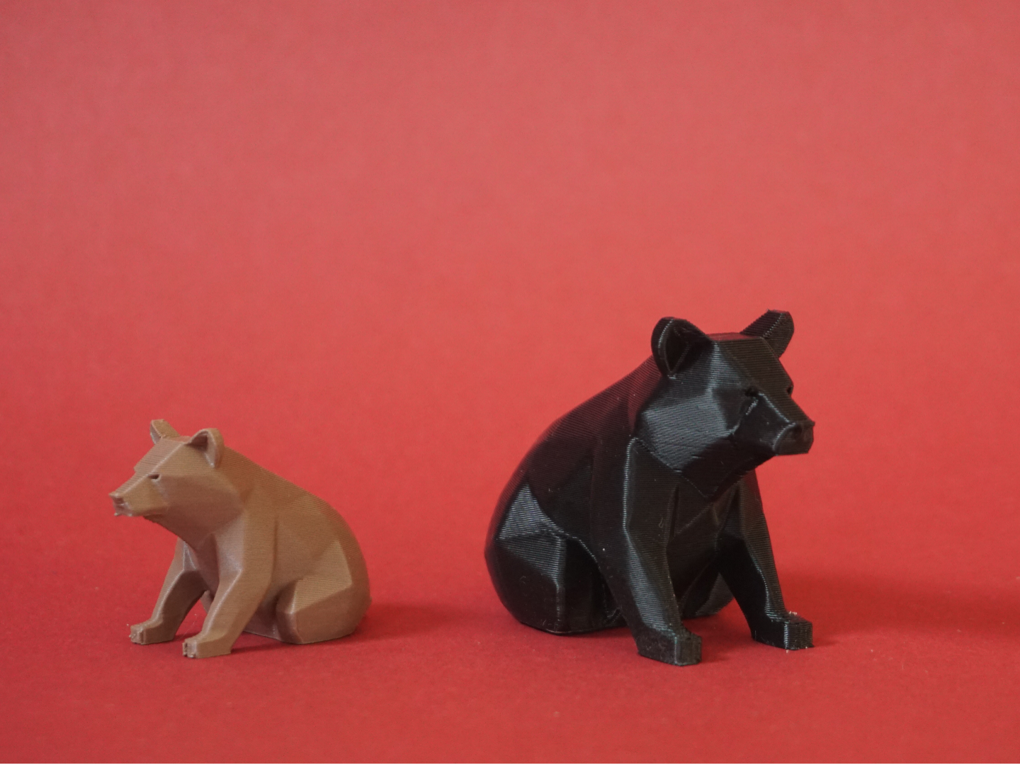 Low-poly bear kneeling (different sizes)