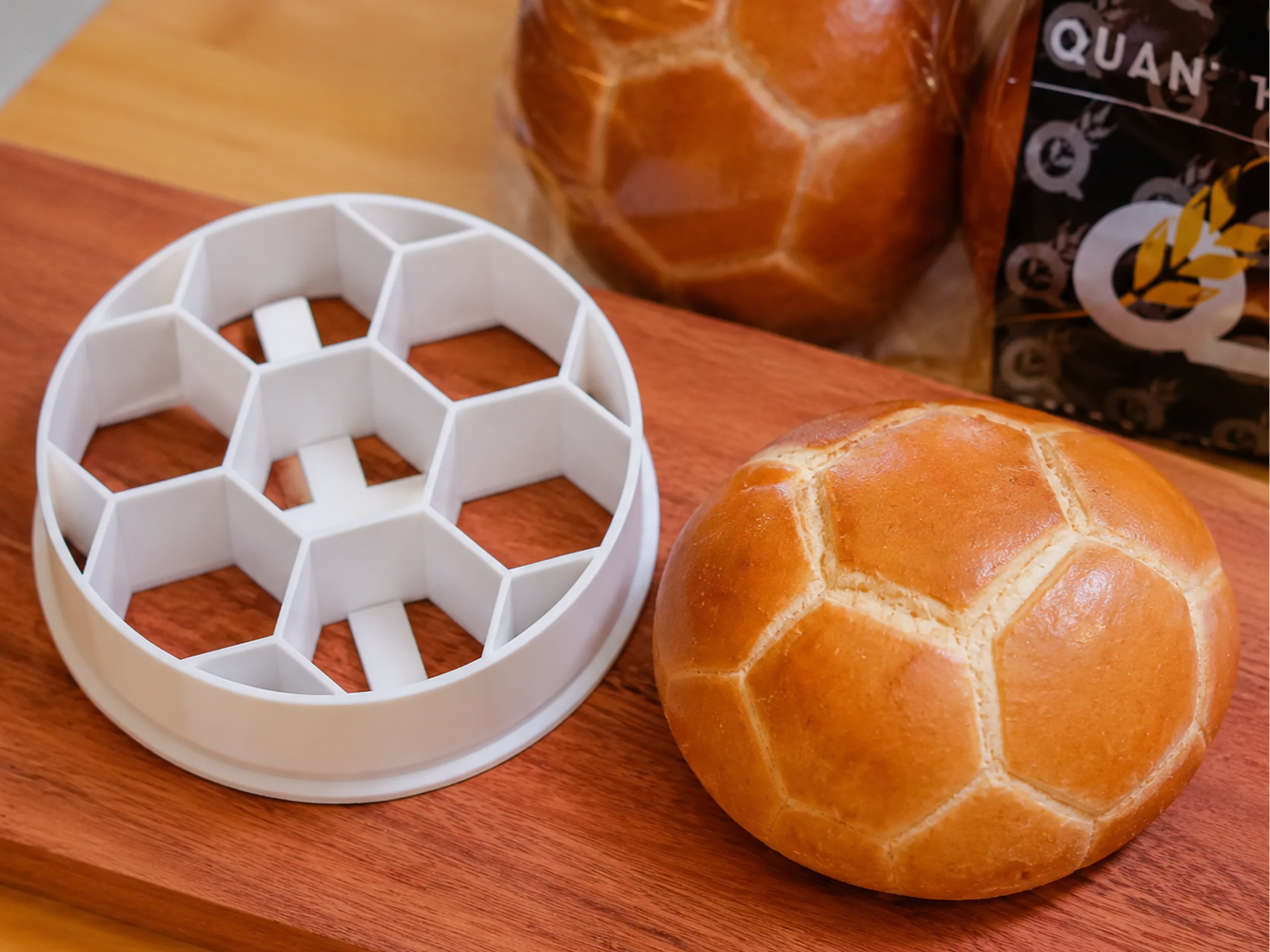 Forma Modeladora para Pão Bola de Futebol – 10 cm