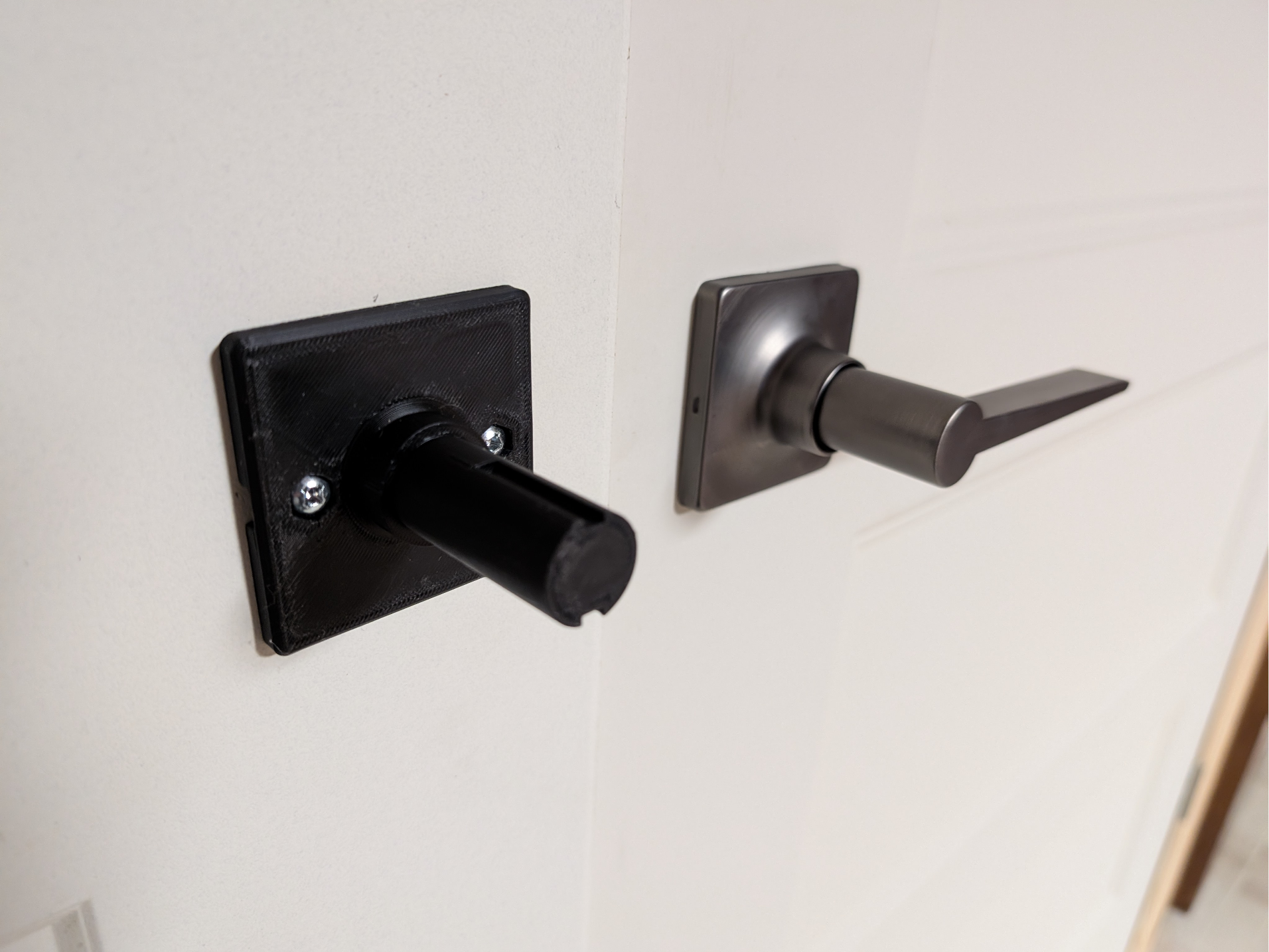 Dummy handle spindle for closets