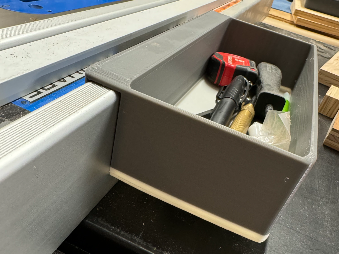 Table saw fence organizer