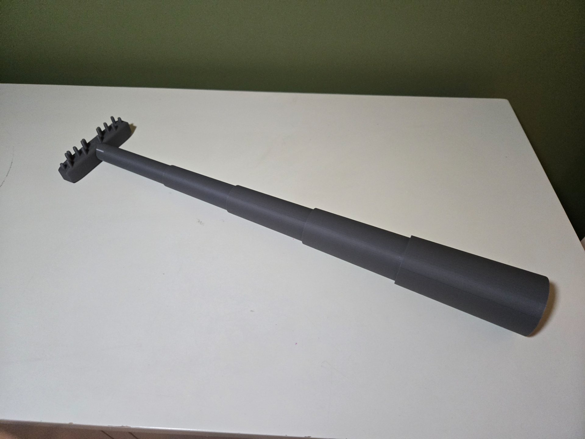 Telescopic back scratcher