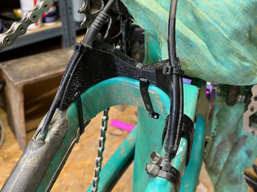 Propain tyee cable guide