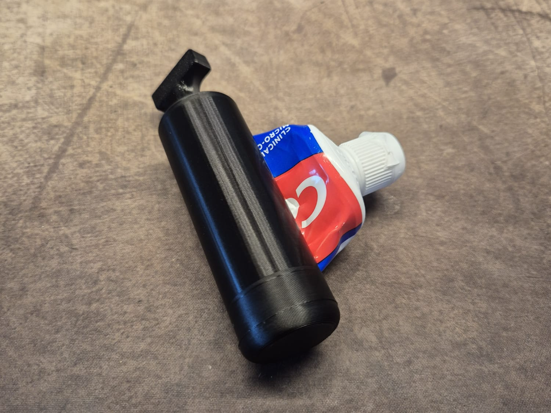 Tube roller squeezer with rachet