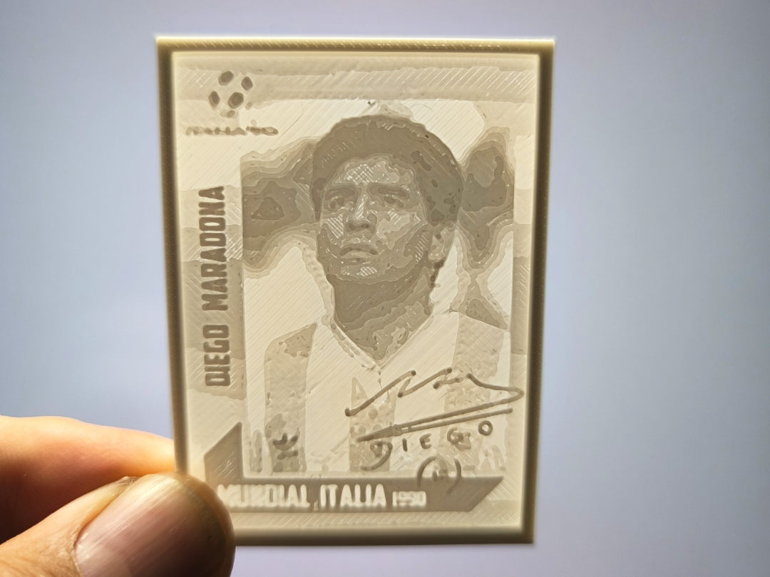 Cromo en 3D de Maradona ITA90 (Album Panini 2026)