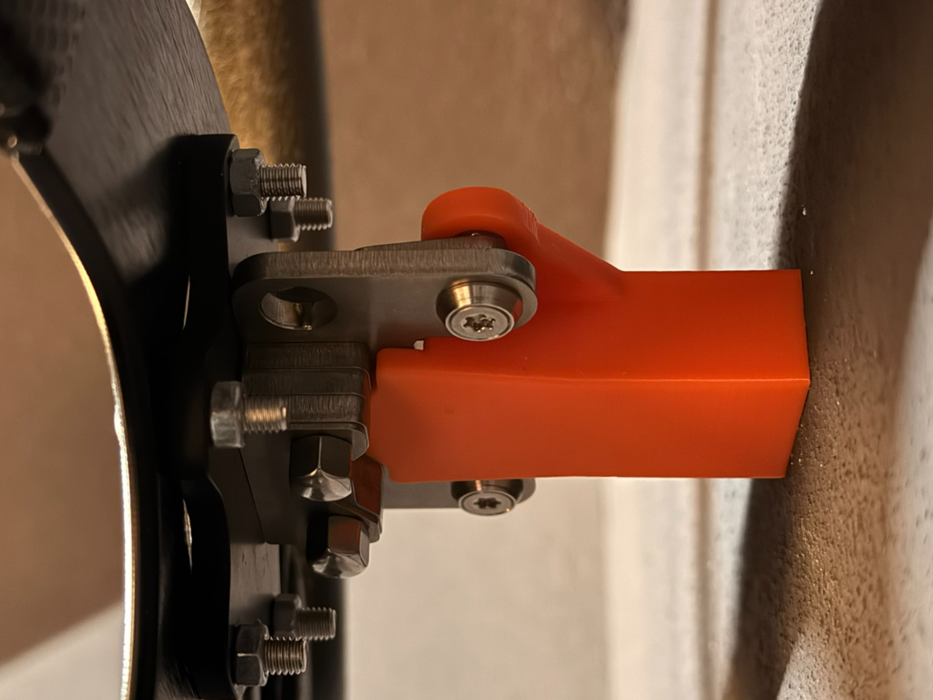 Q1R Quick Release Wall Mount (higher distance)
