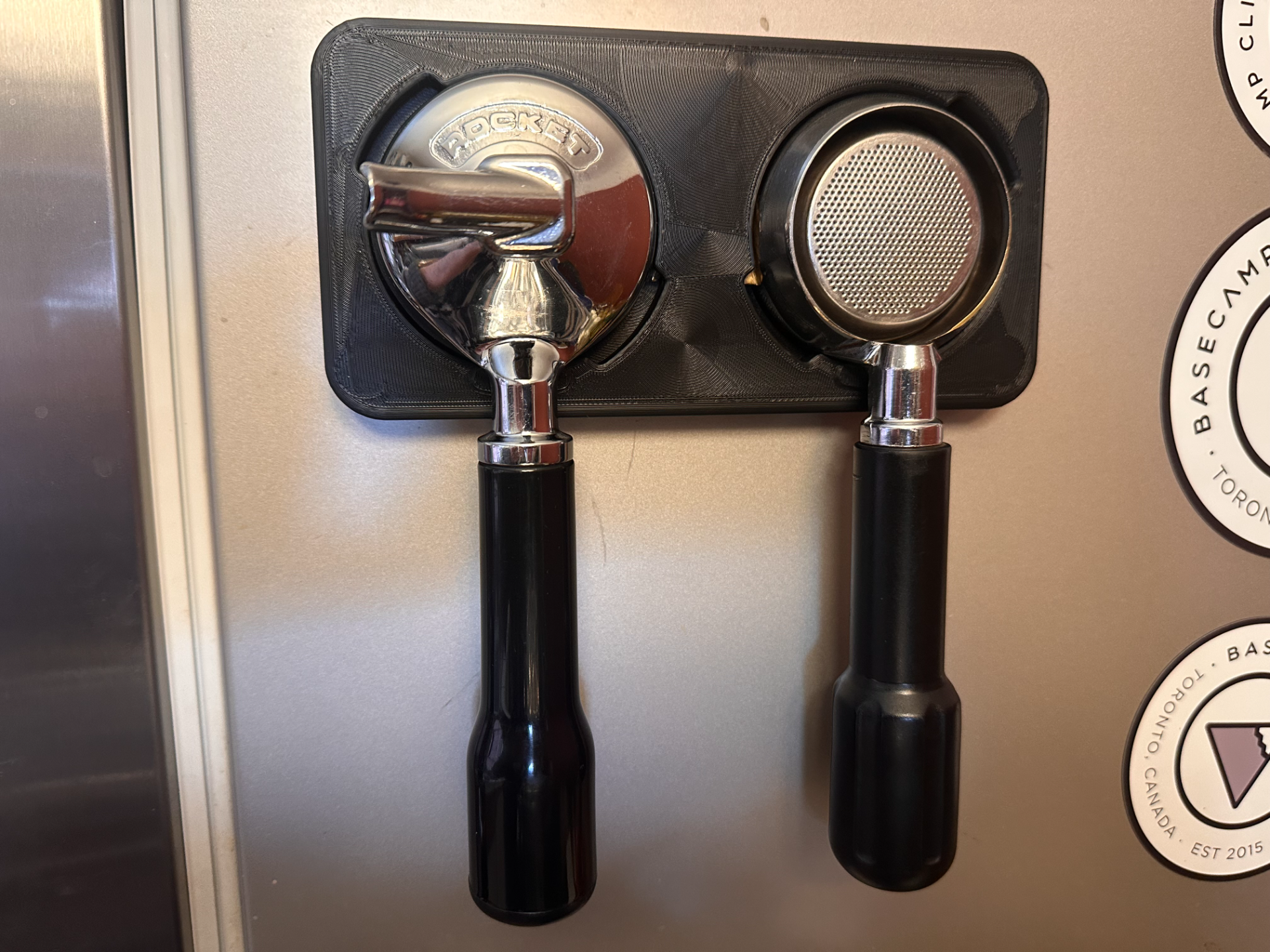 Magnetic E61 portafilter holder