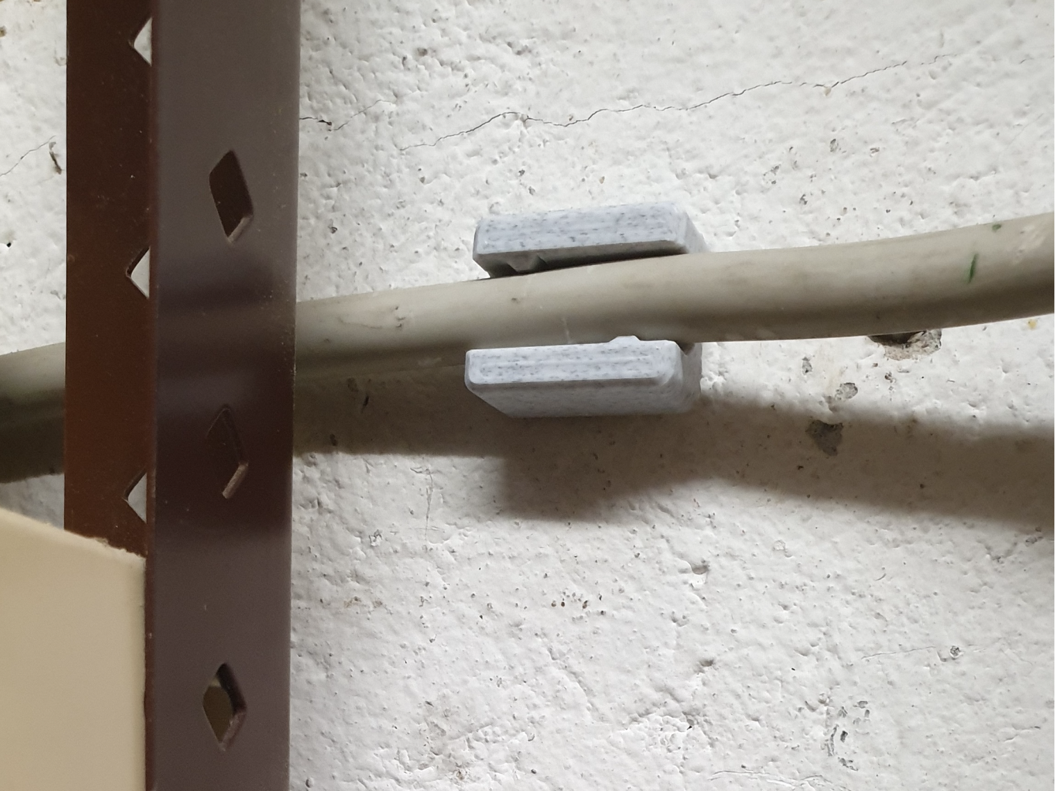 ceiling cable powercord clamp routing - Klemme