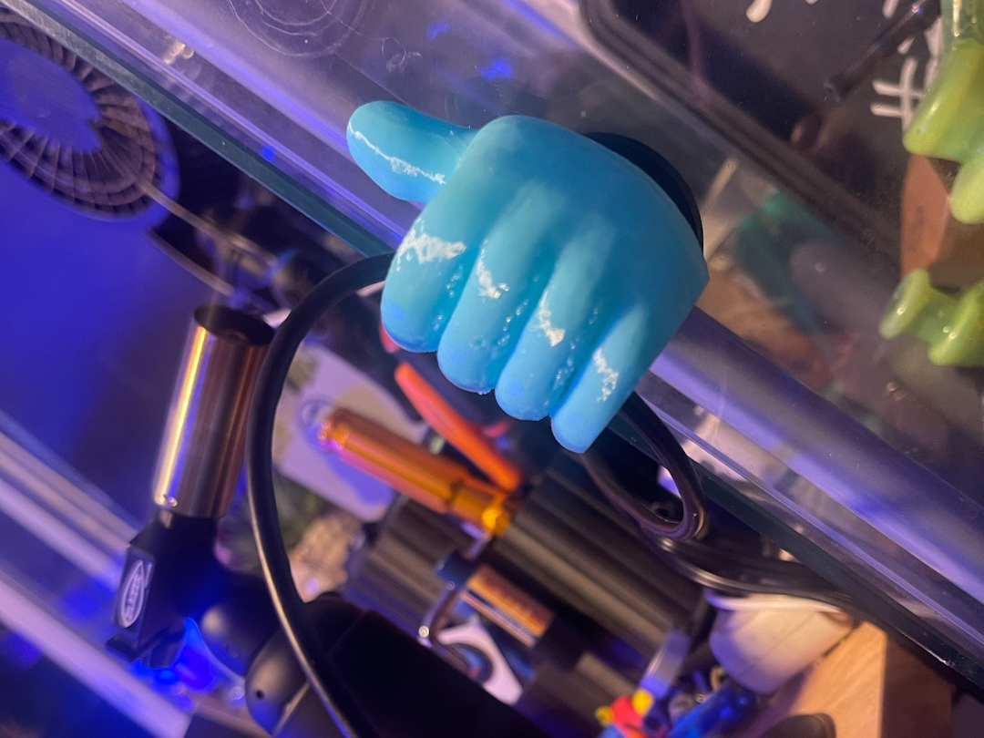 THUMBS UP CORD HELPER
