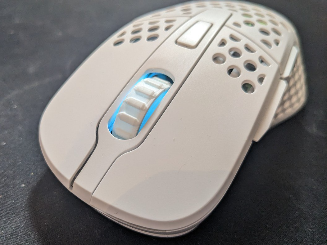 Xtrfy M4 Wireless mouse scroll wheel