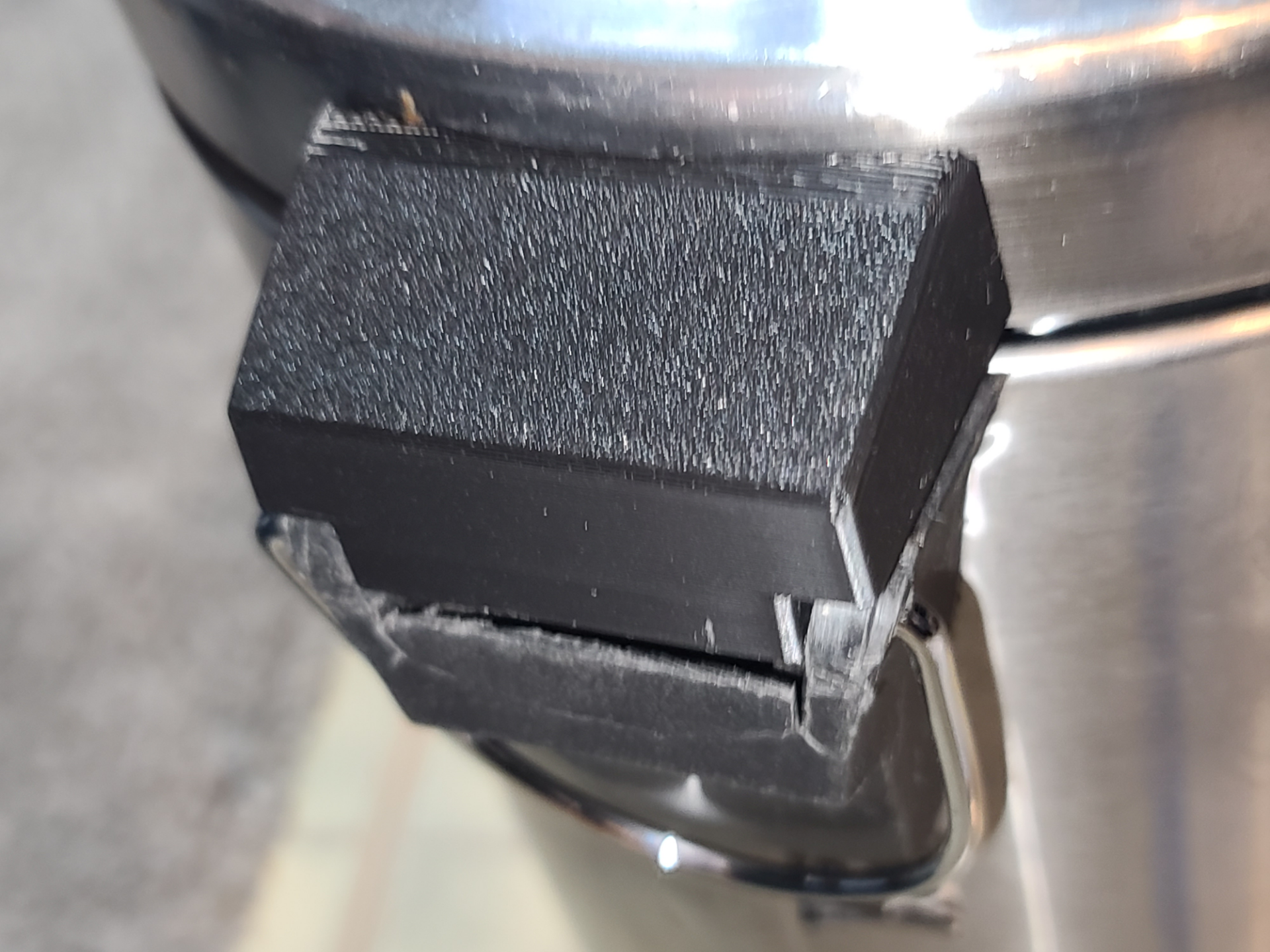Top hinge for 5-litre Round Metal Step Trash Can