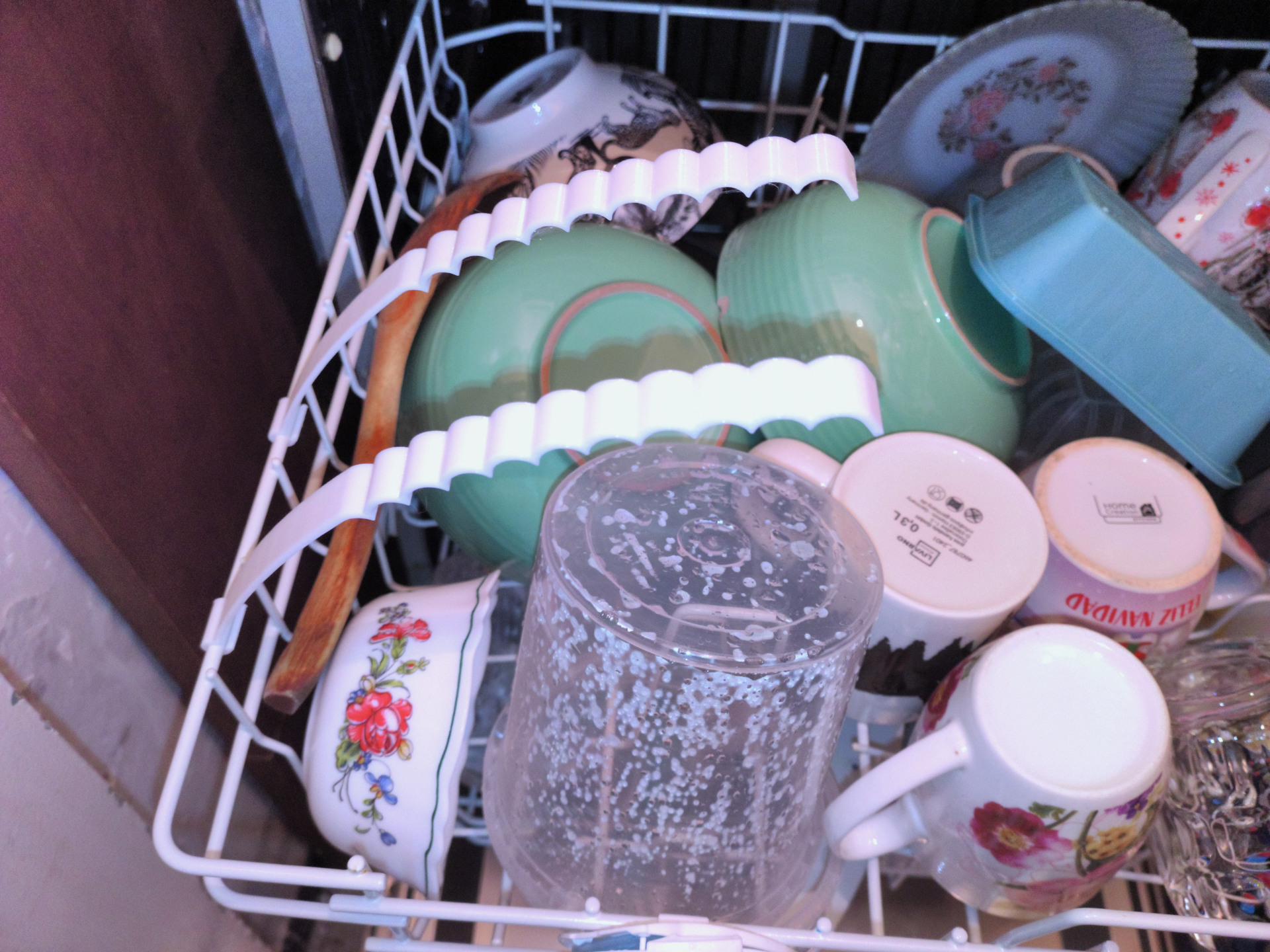 Soporte para envases de plásticos en lavavajillas