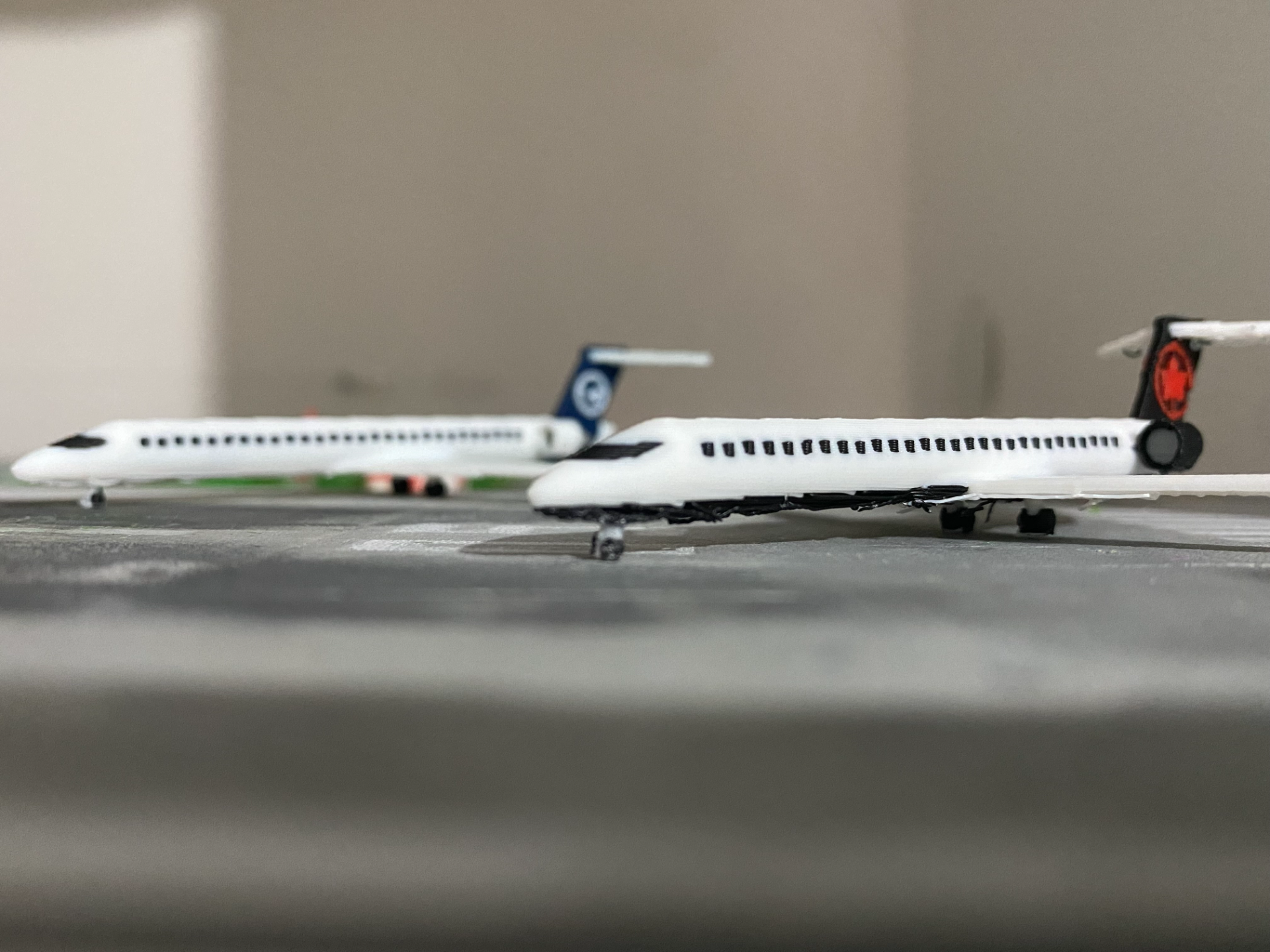 1:400 scale Bombardier CRJ 900 model