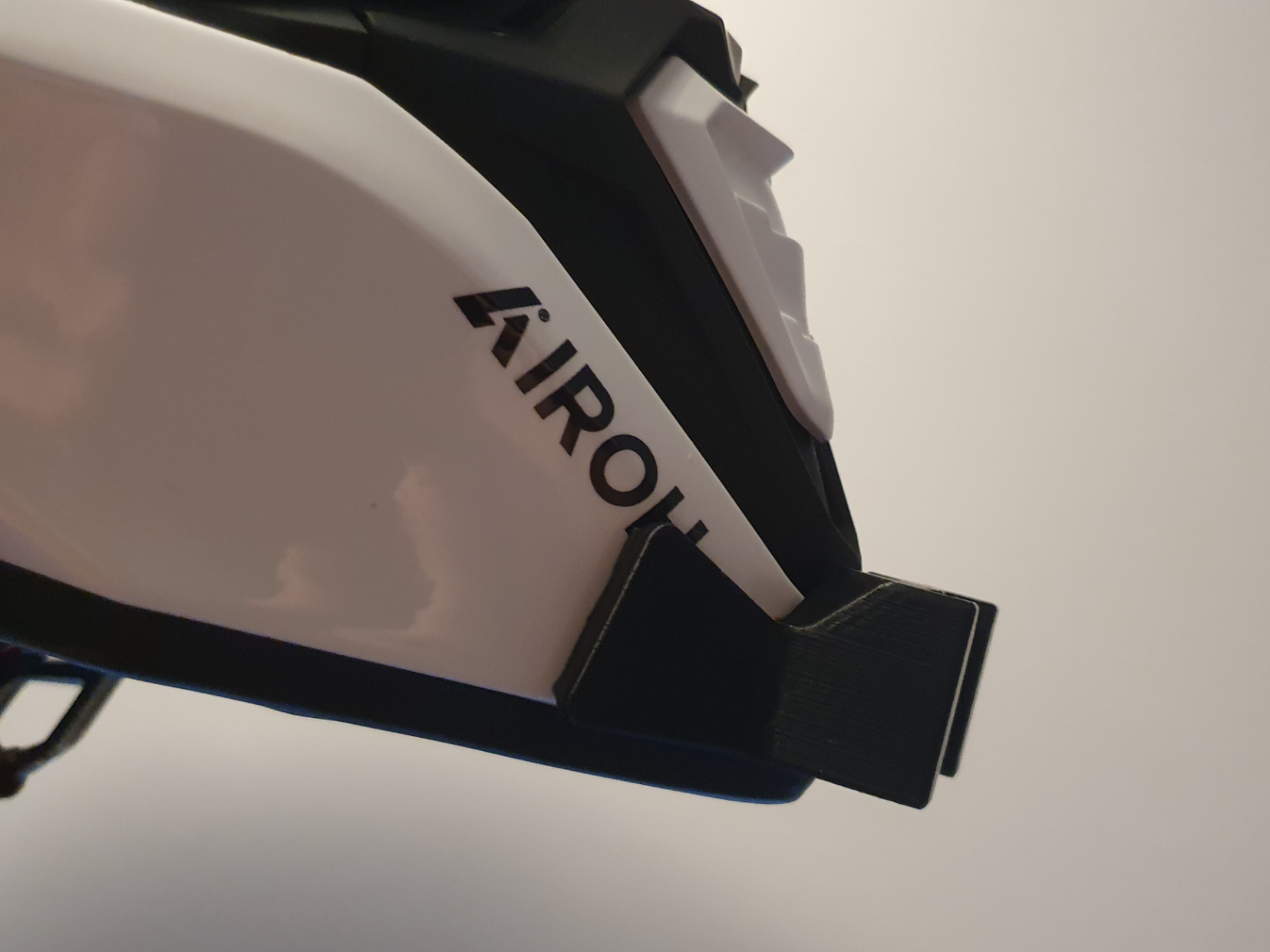 Proper Airoh Commander 2 chin mount