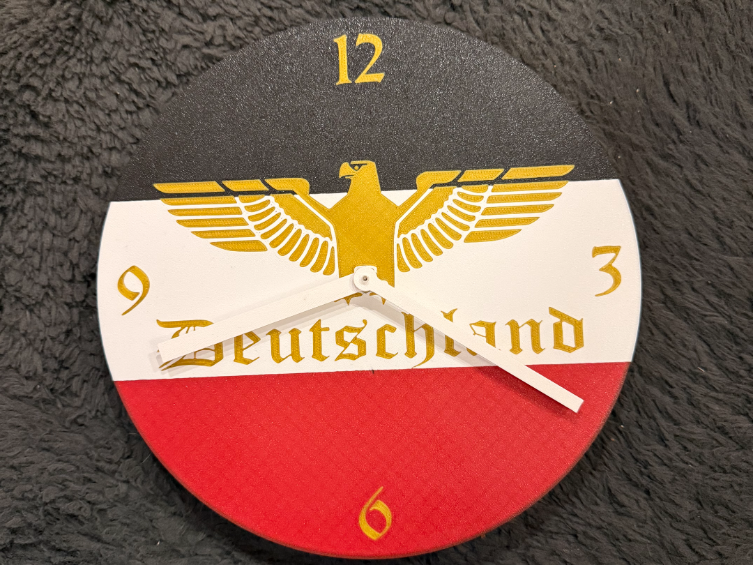 Uhr schwarz-weiß-rot