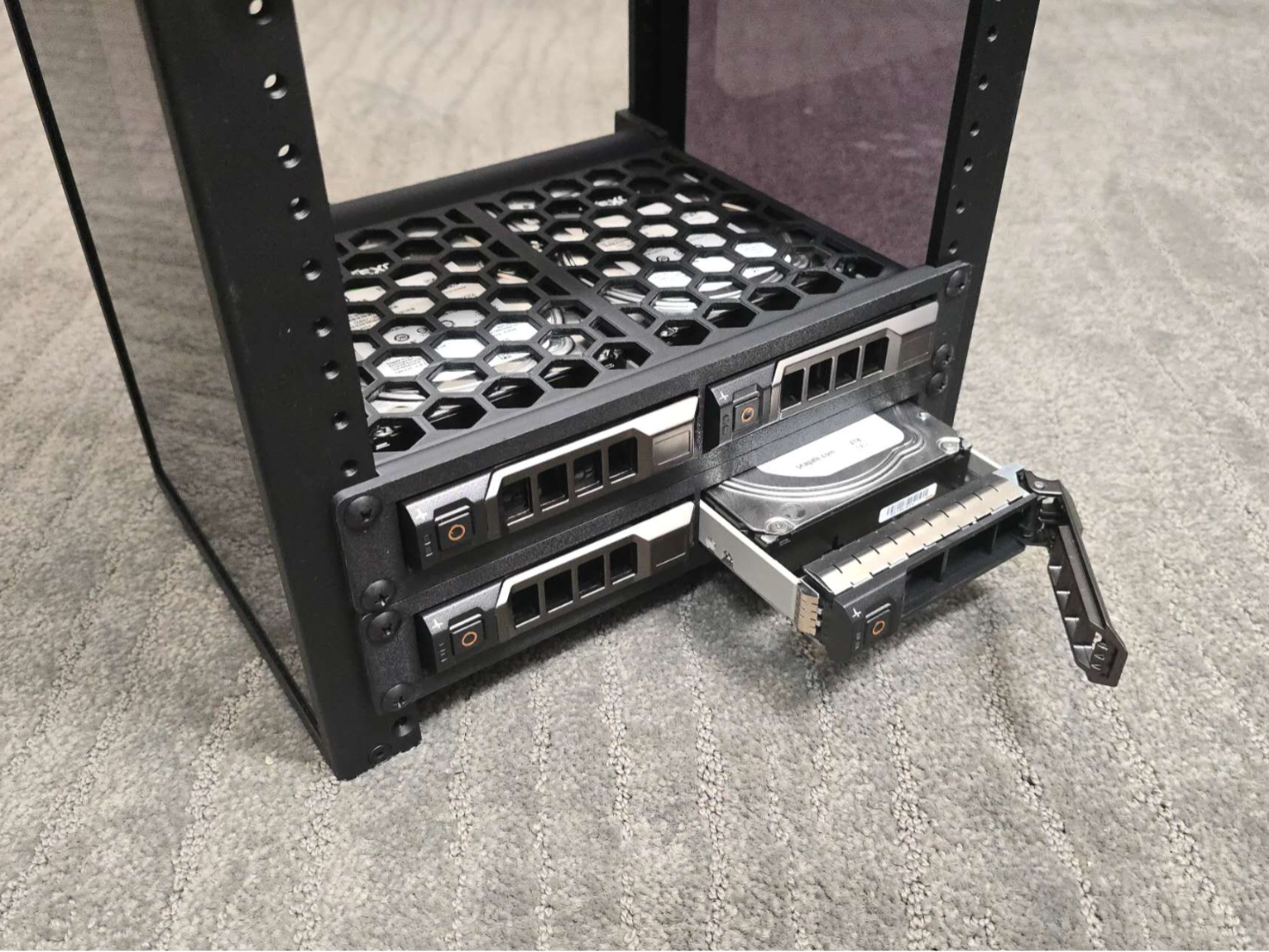 10-inch Rack 1U: 2 x 3.5'' SAS HDD Mount