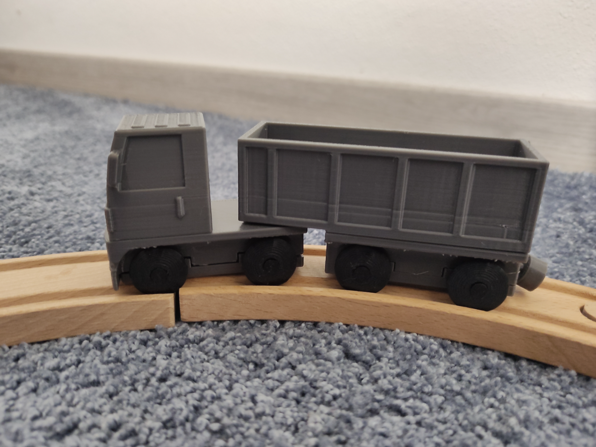Truck Brio train adapter - chassis, cabin