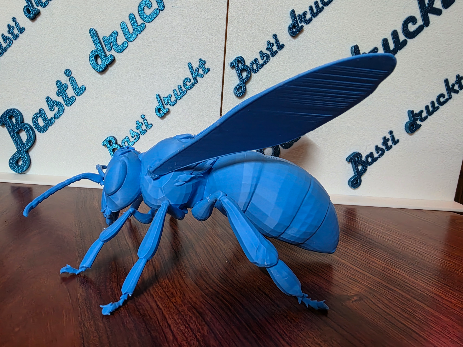 Model of a honeybee