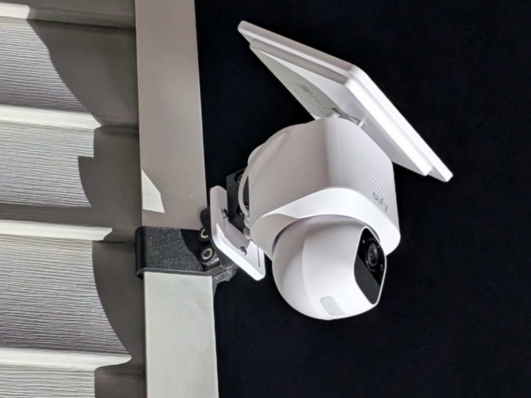 Eufy Solocam Vinyl Siding Corner Mount