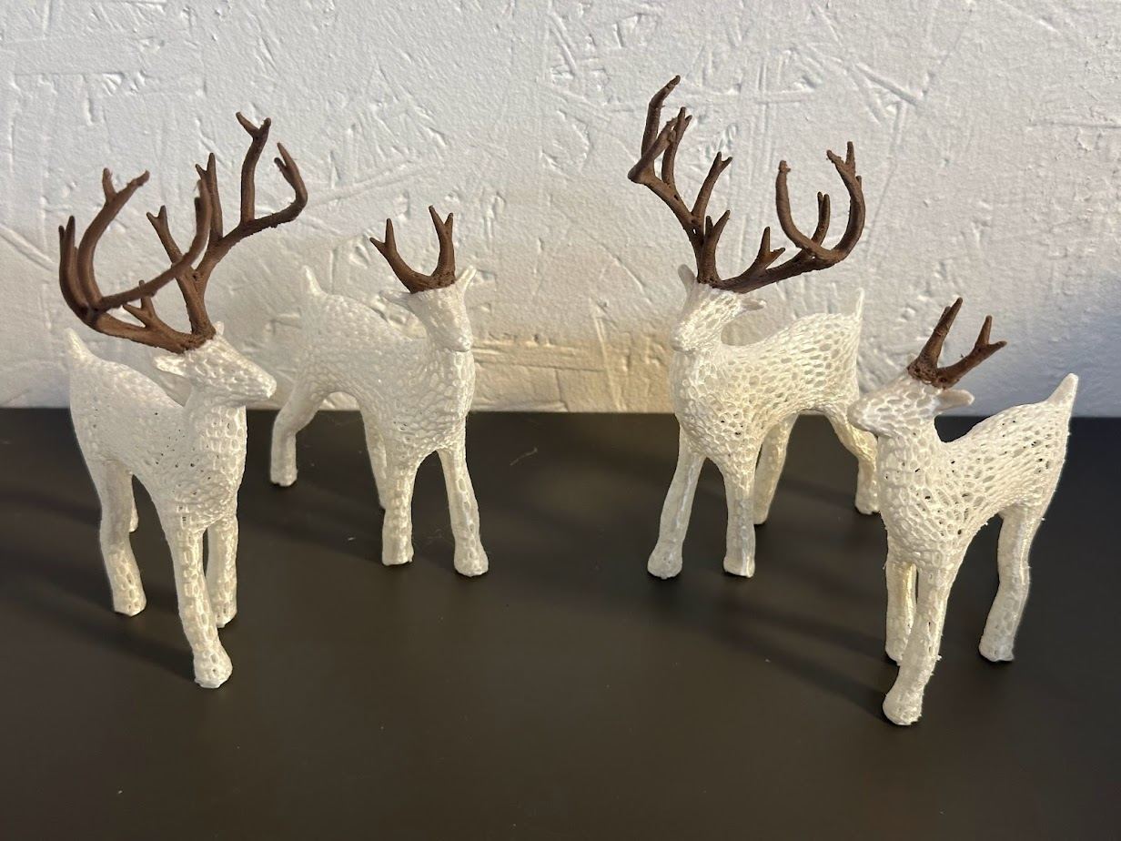 Voronoi deers (Young + Adult) w. colored antls