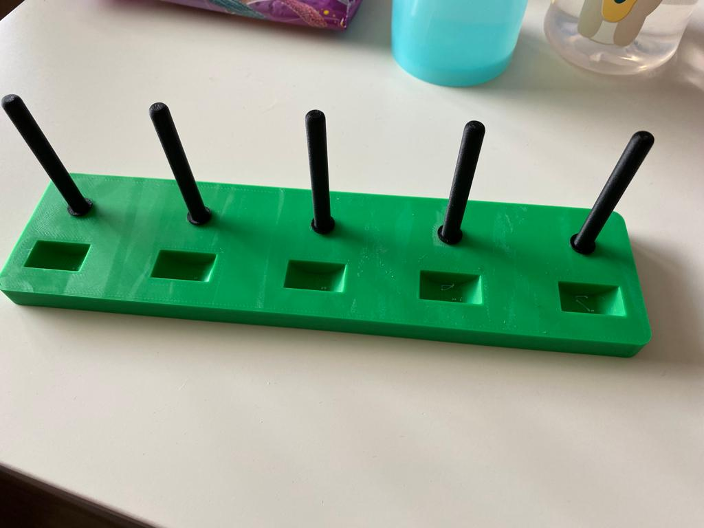 Nährollen Staender mit spulenhalter