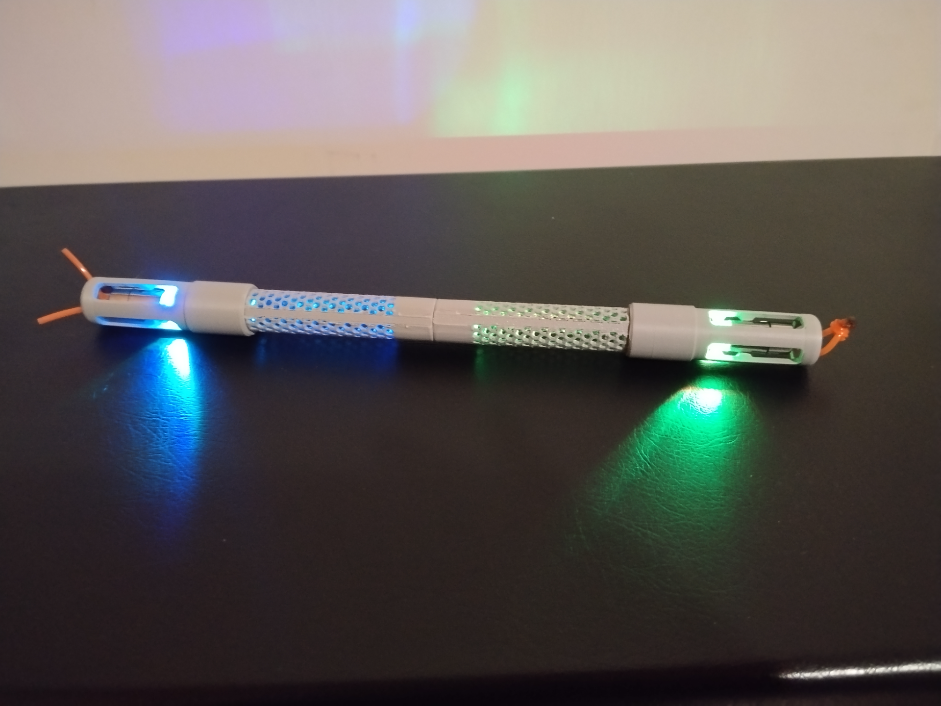 Penspinning lumineux grillage