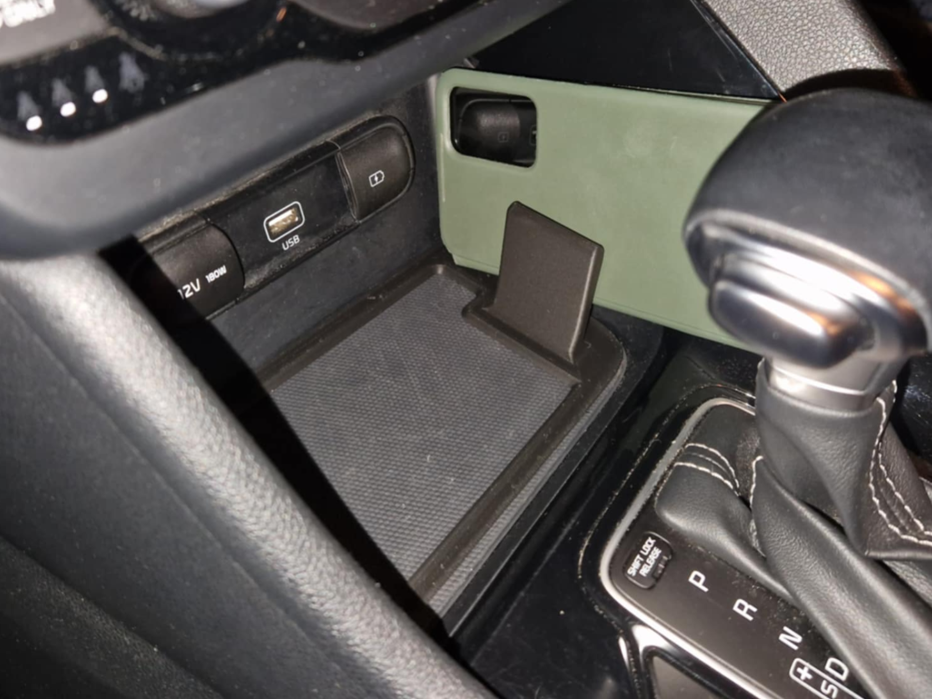 Kia Niro 2021 Phone holder