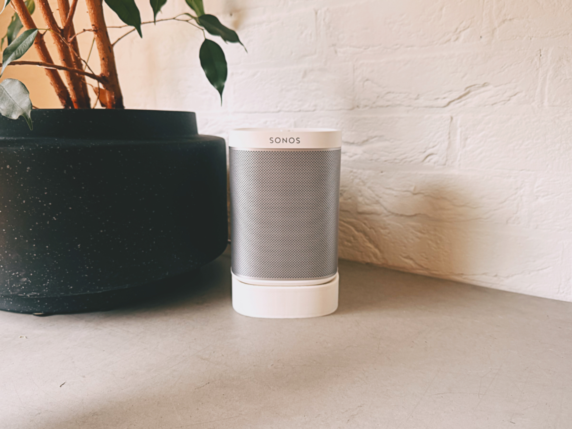 Sonos One / Play 1 stand with cable-tidy