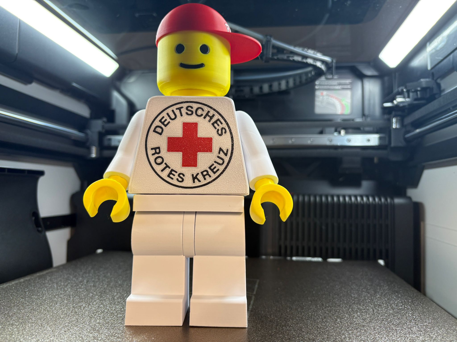Brickman Rotes Kreuz 20cm Figur 500%