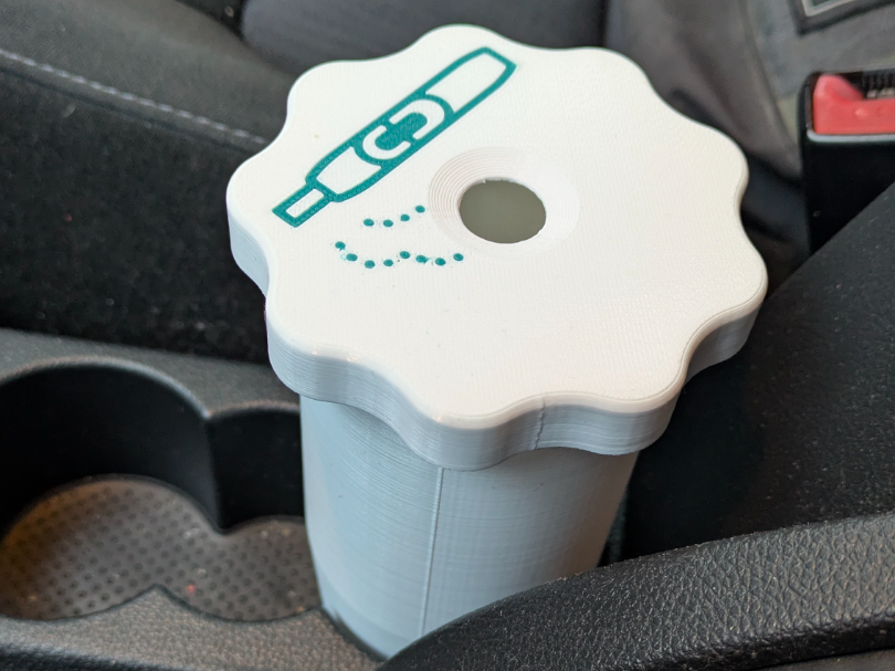 Car drinkholder trashcan for el. cigarette