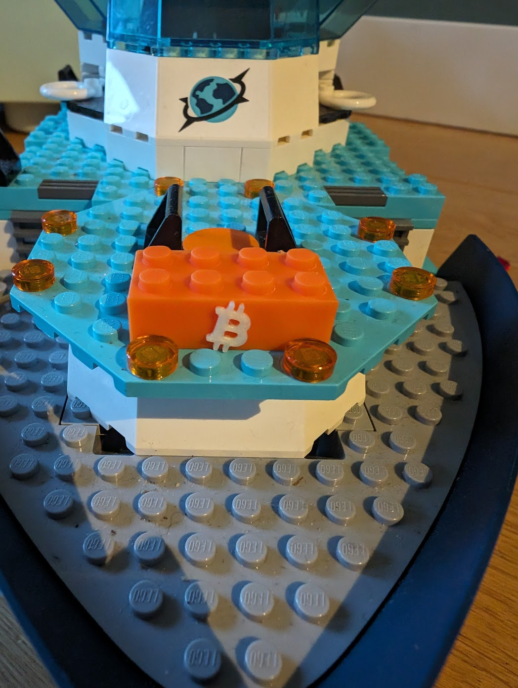 Brick 2x4 with Bitcoin logo