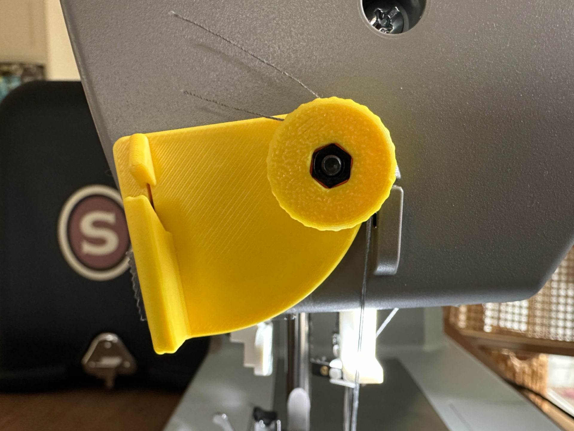 Universal Sewing Machine Thread Clamp and Cutter