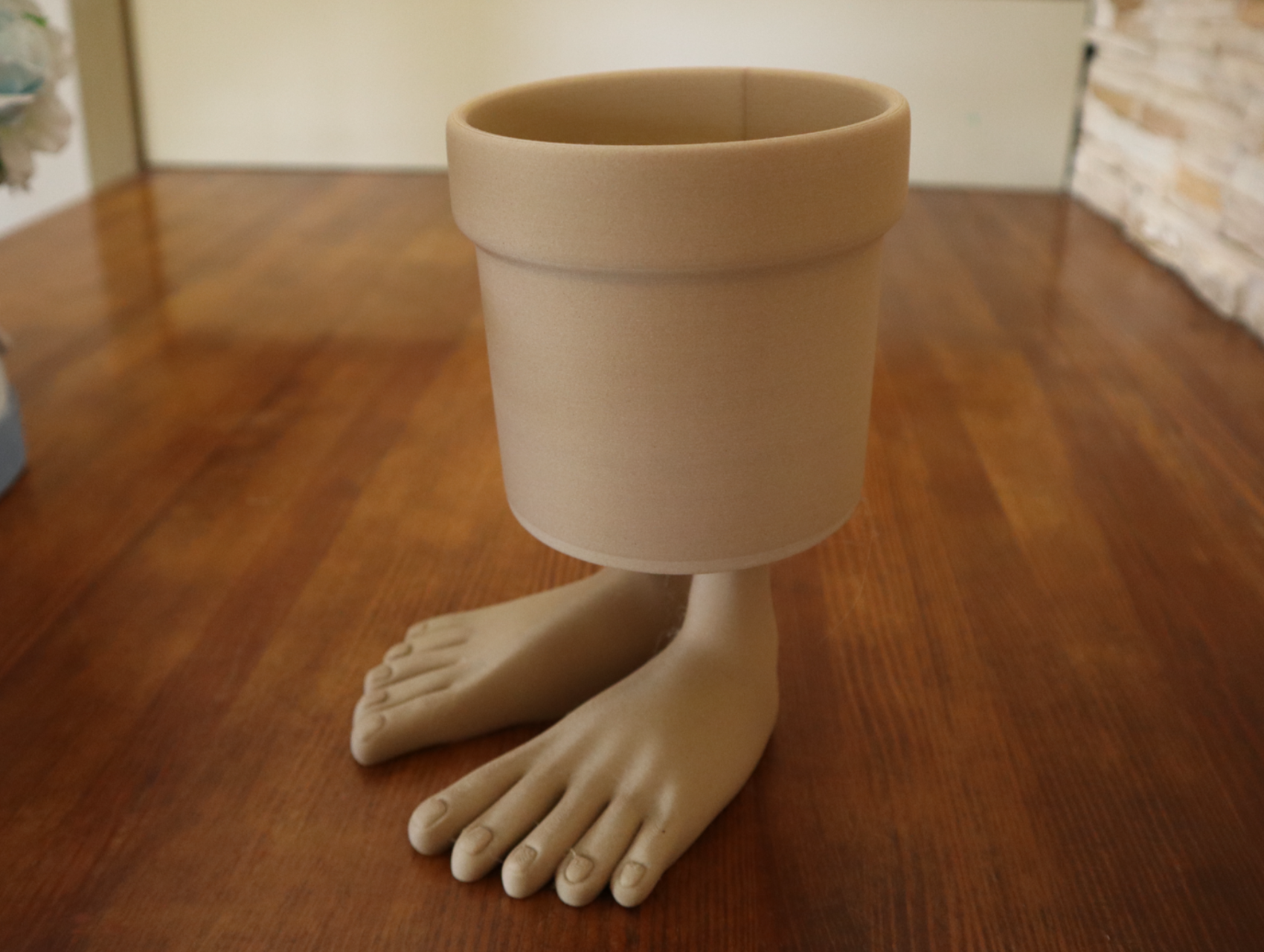 planter on foots