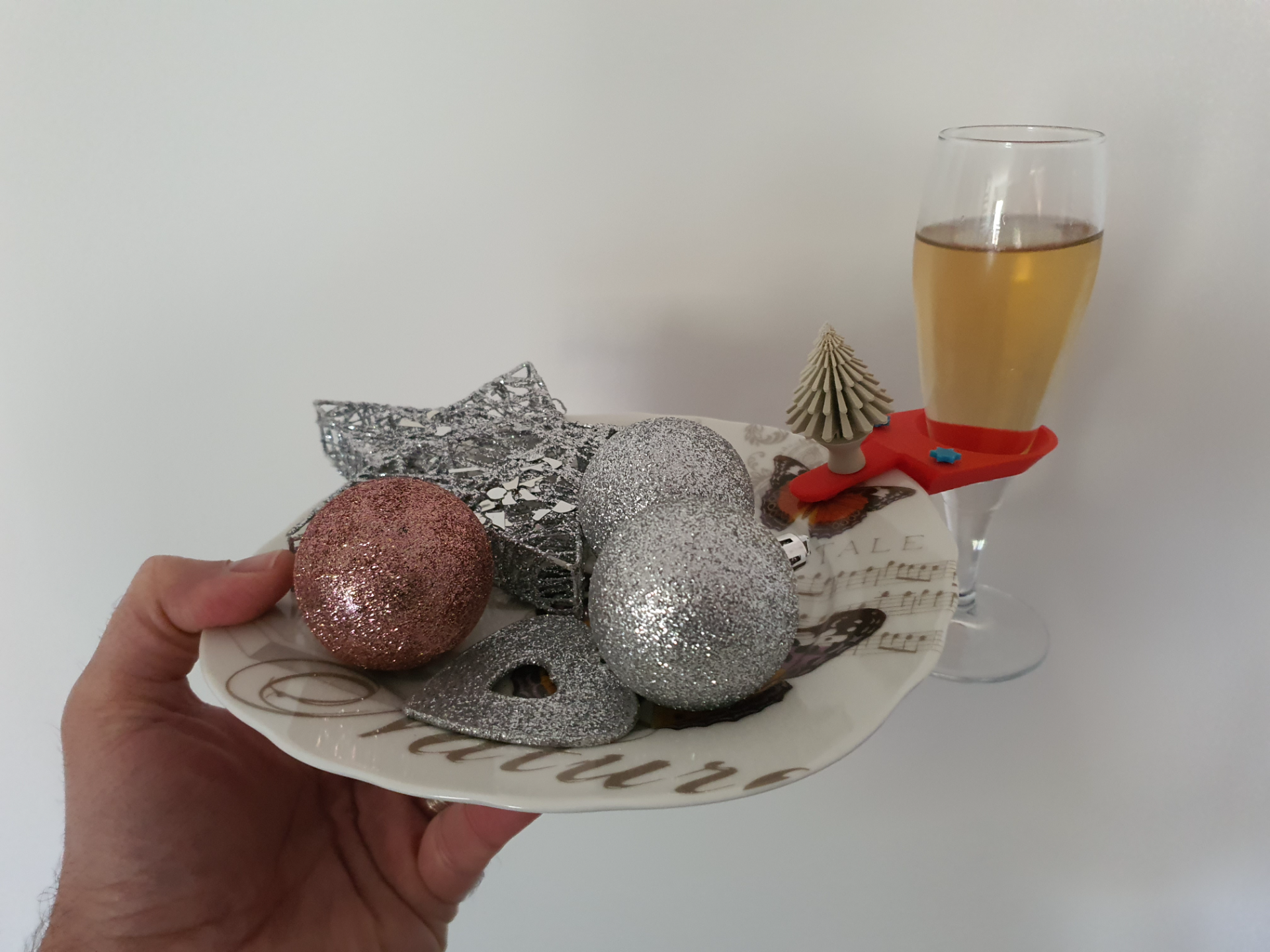 Mange-debout porte-verre pour réveillons