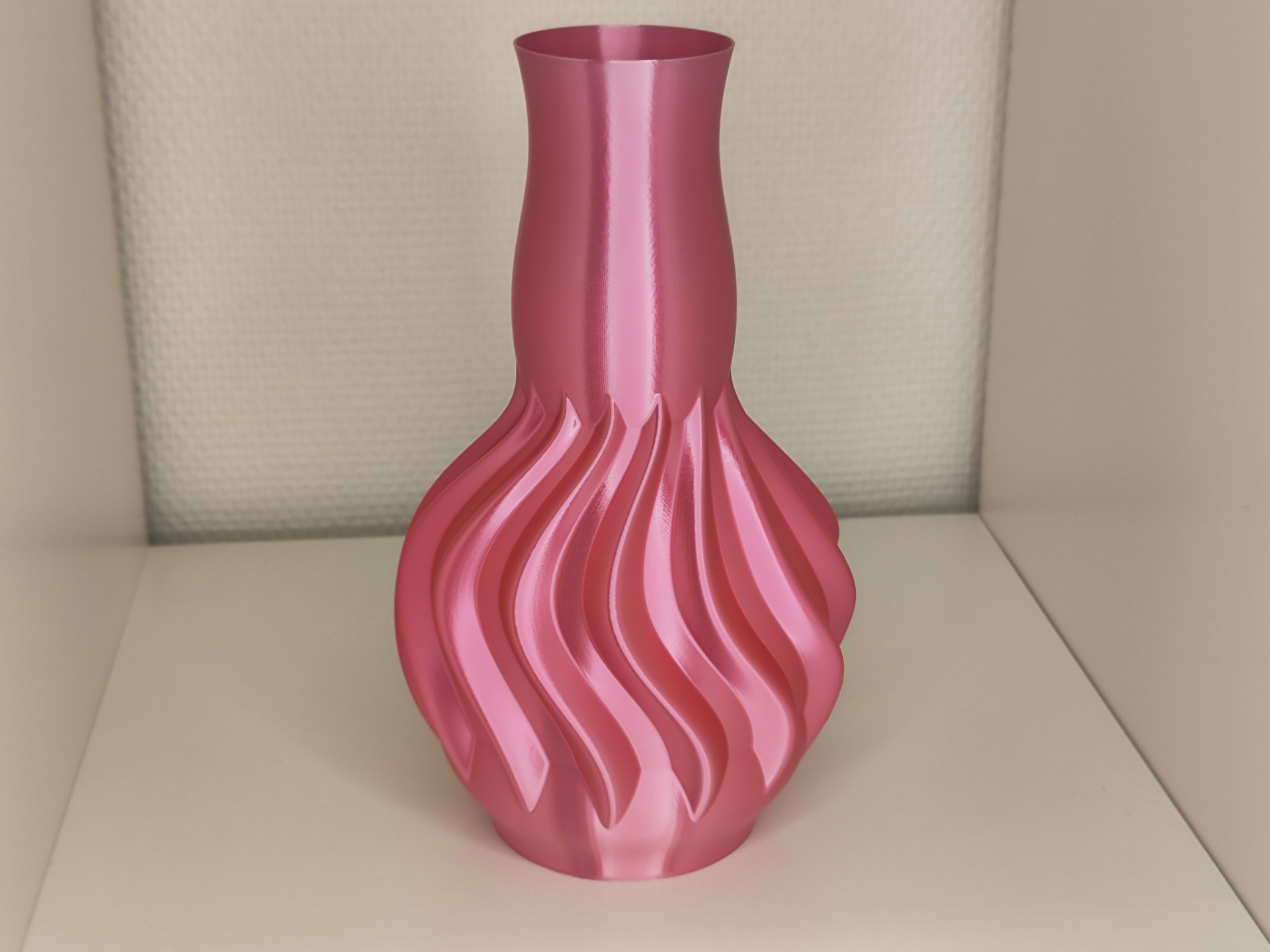 Elegant Spiral Vase Hybrid