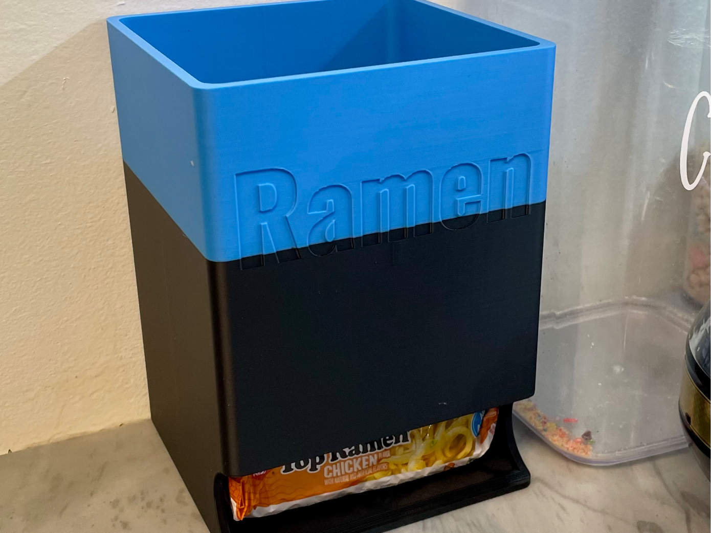 Ramen noodles holder