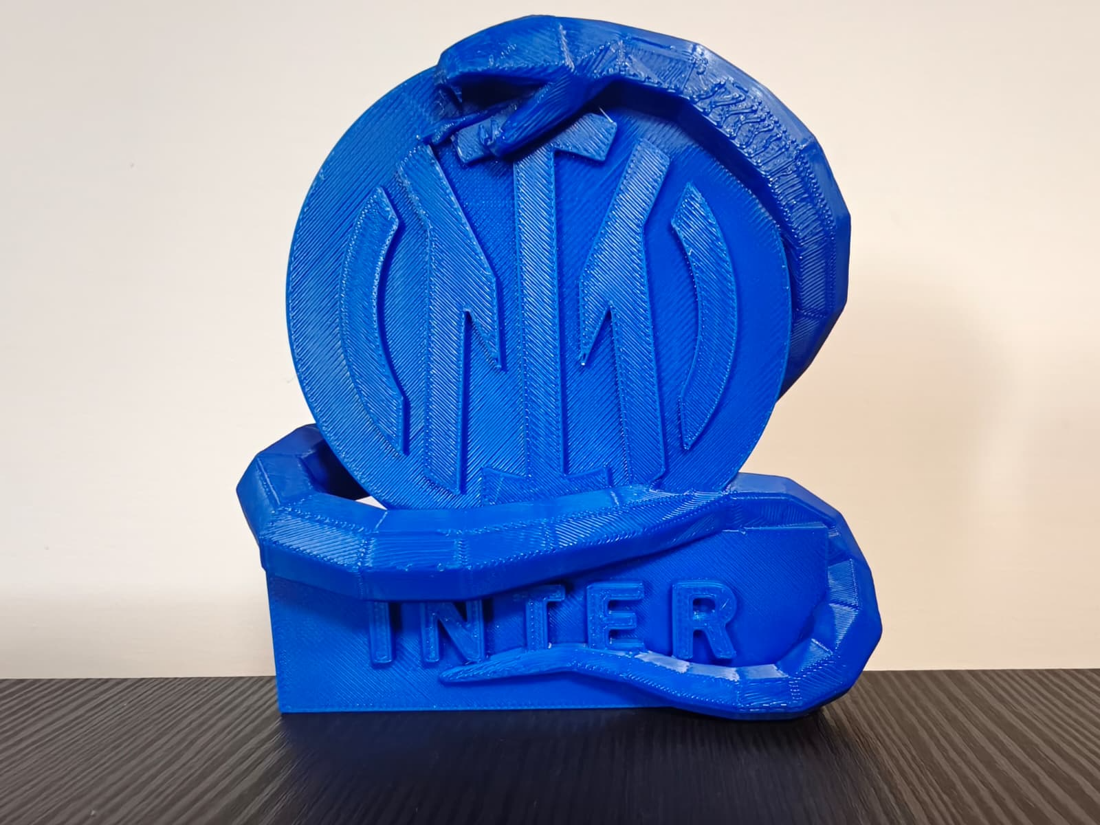 Statua Inter con serpente