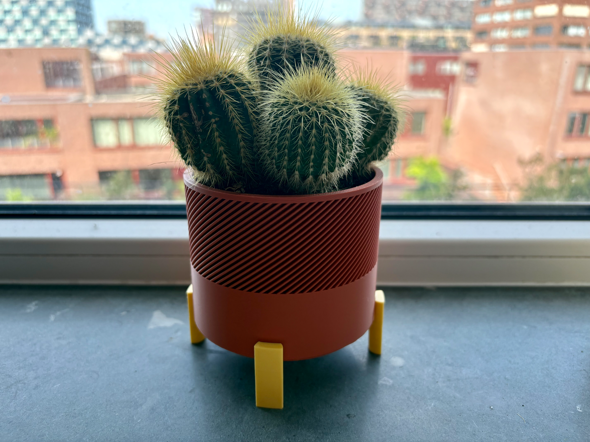Colorful Japandi pot with stand