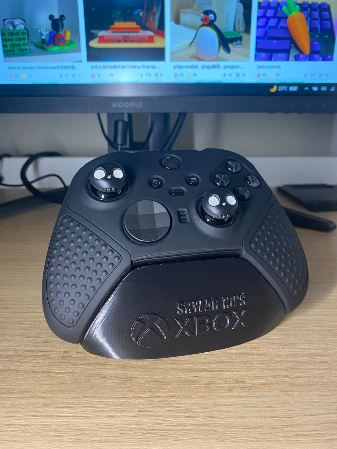 Xbox controller holder with logo