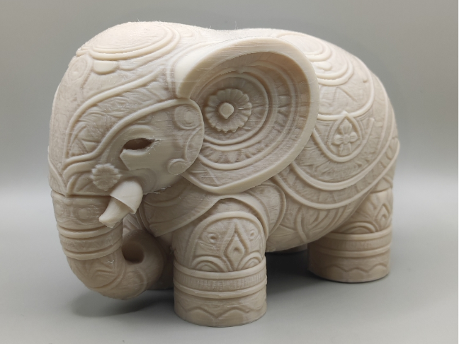 Little elephant 4 figurine