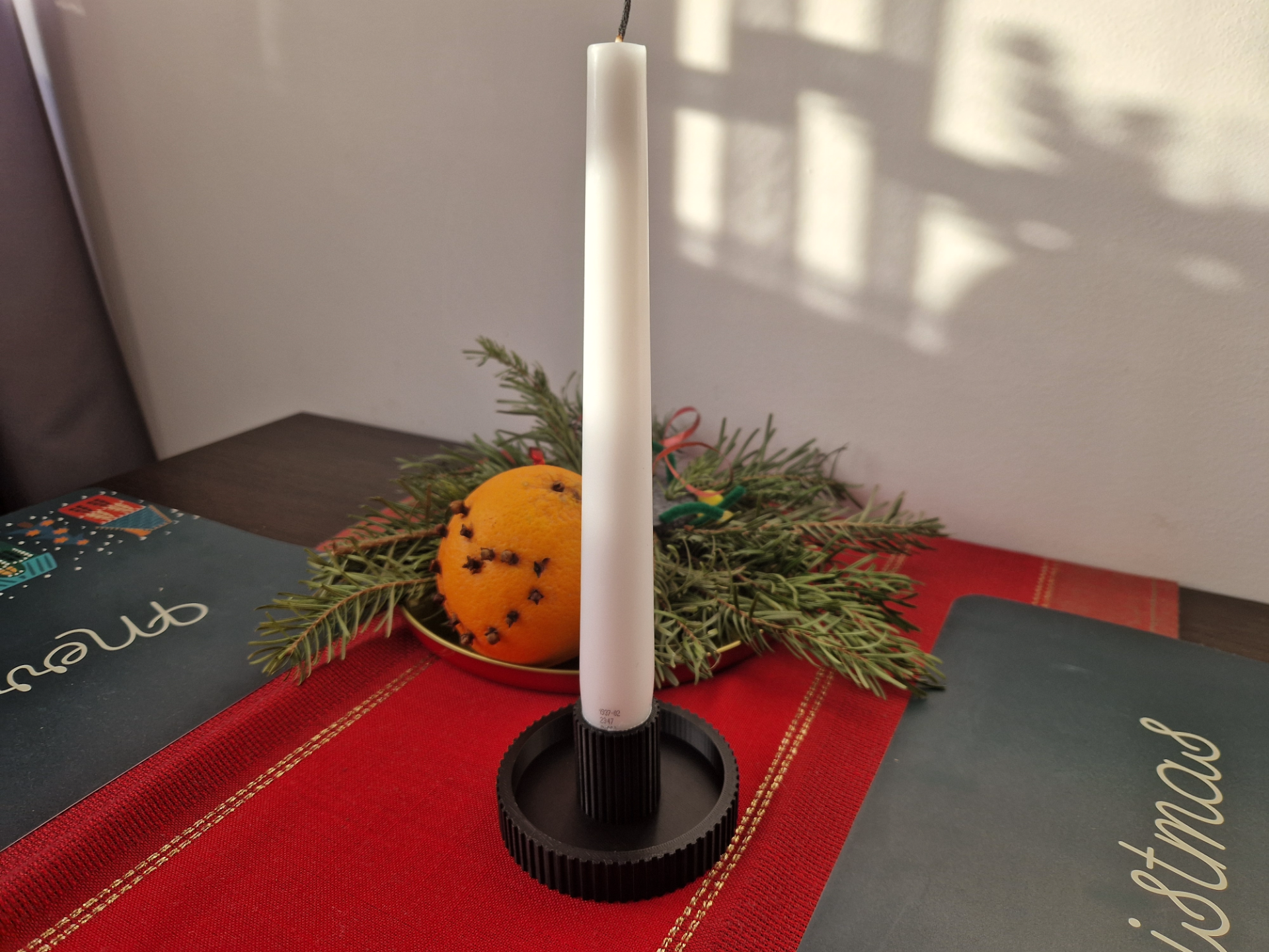 Simple candle holder