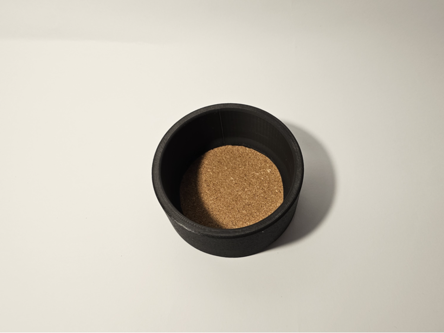 Circular tray bowl with cork base
