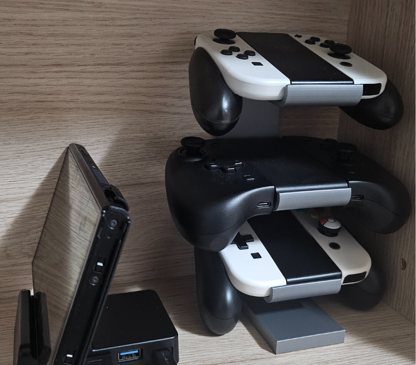 Simple Triple Controller Stand