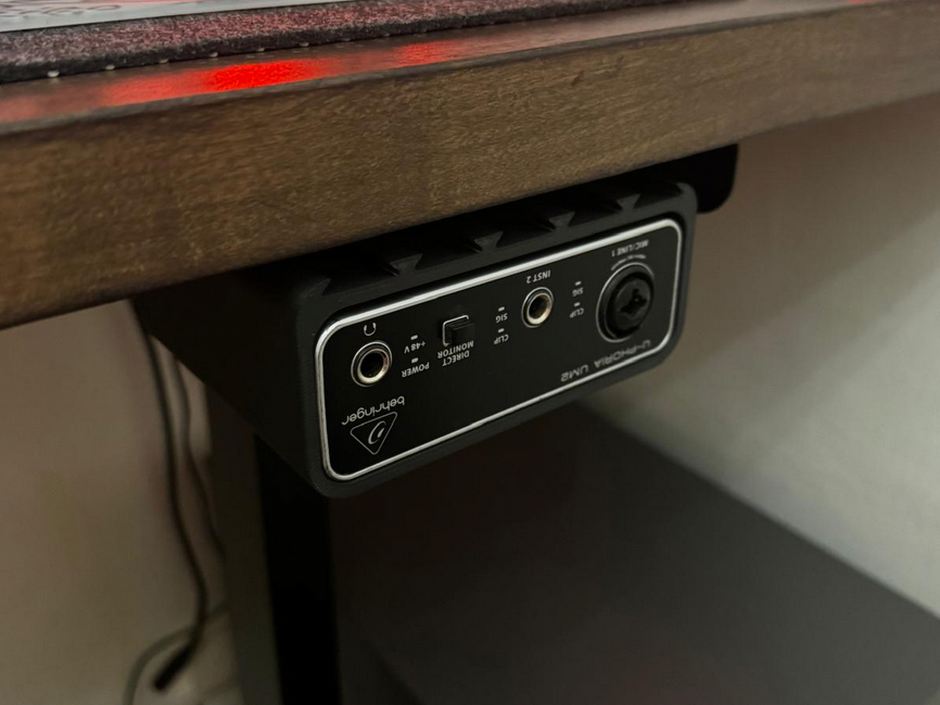 Behringer U-Phoria UM2 Multiboard Underdesk mount