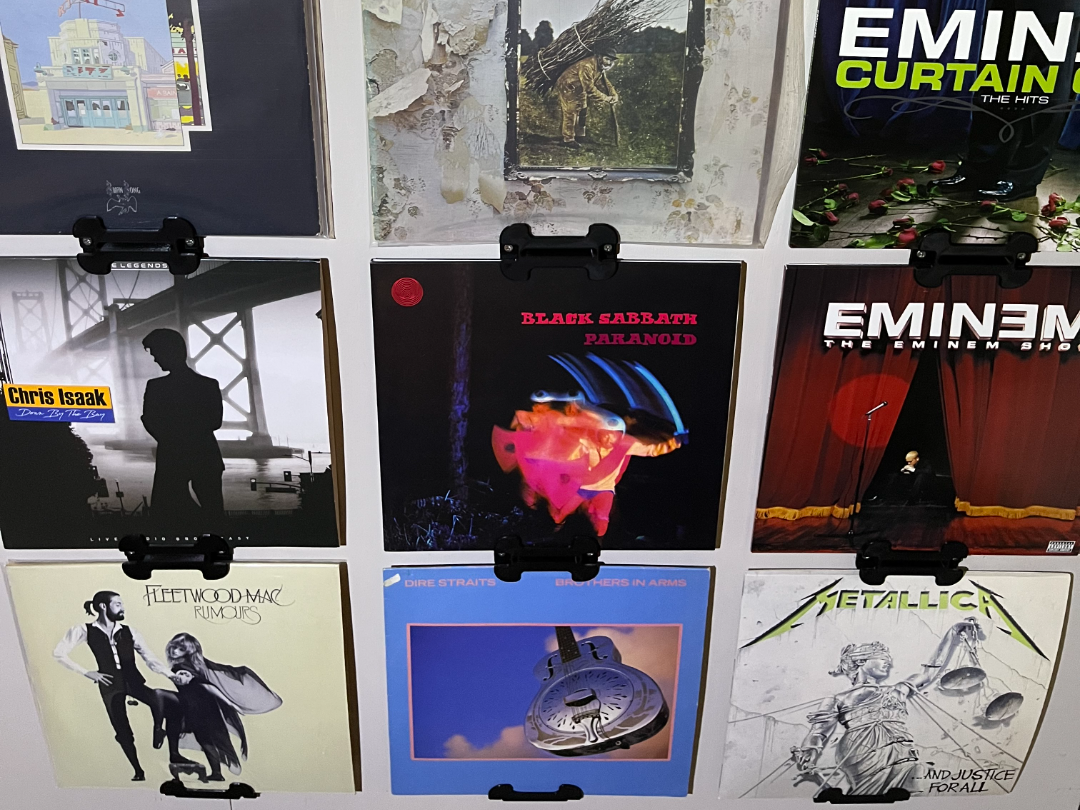 Vinyl records wall mounts