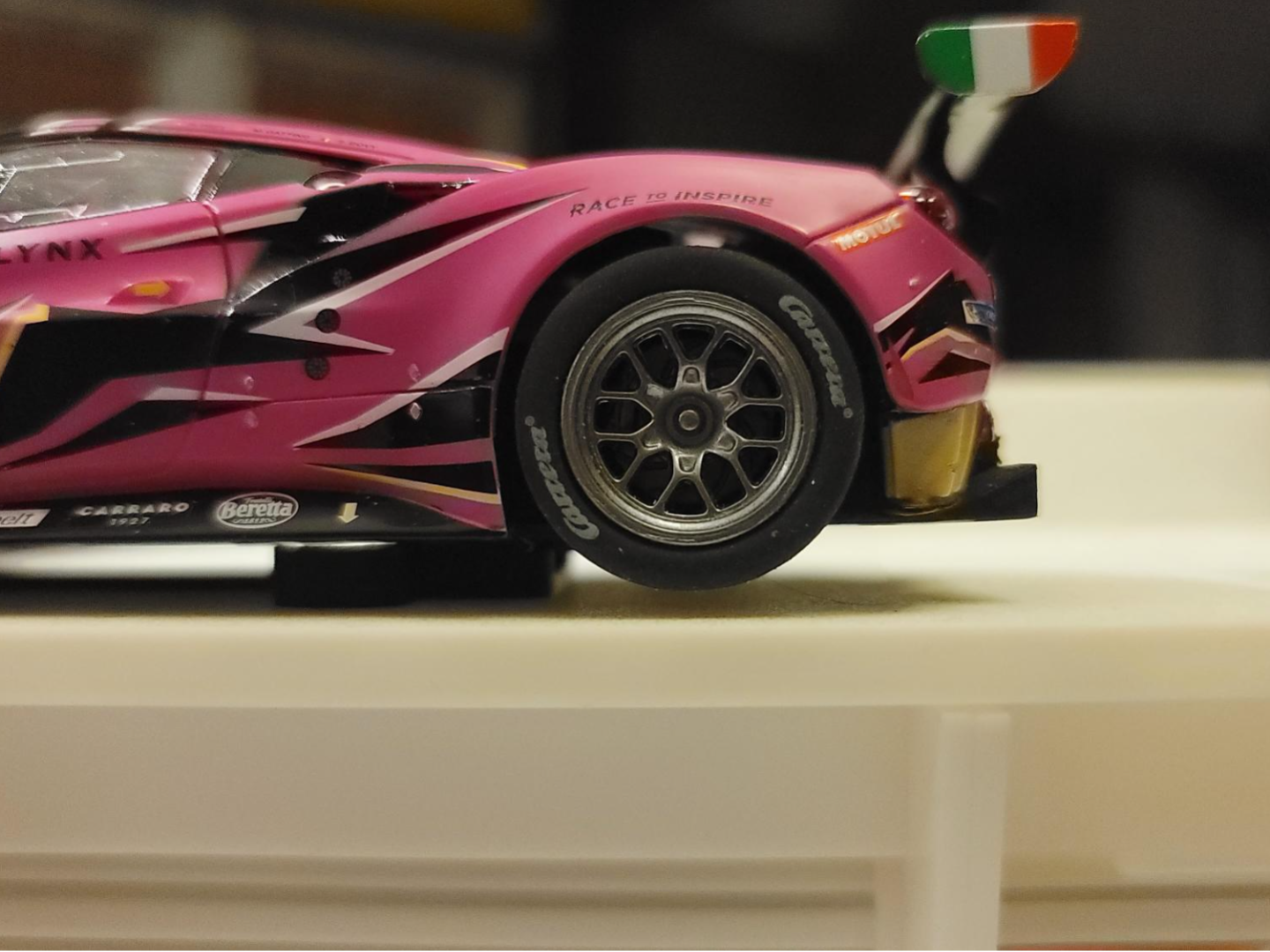 Slot car 132 garage car riser