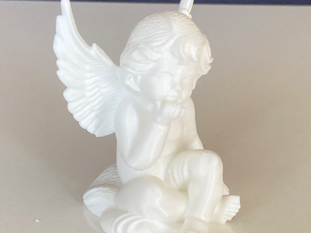 Petit ange assis