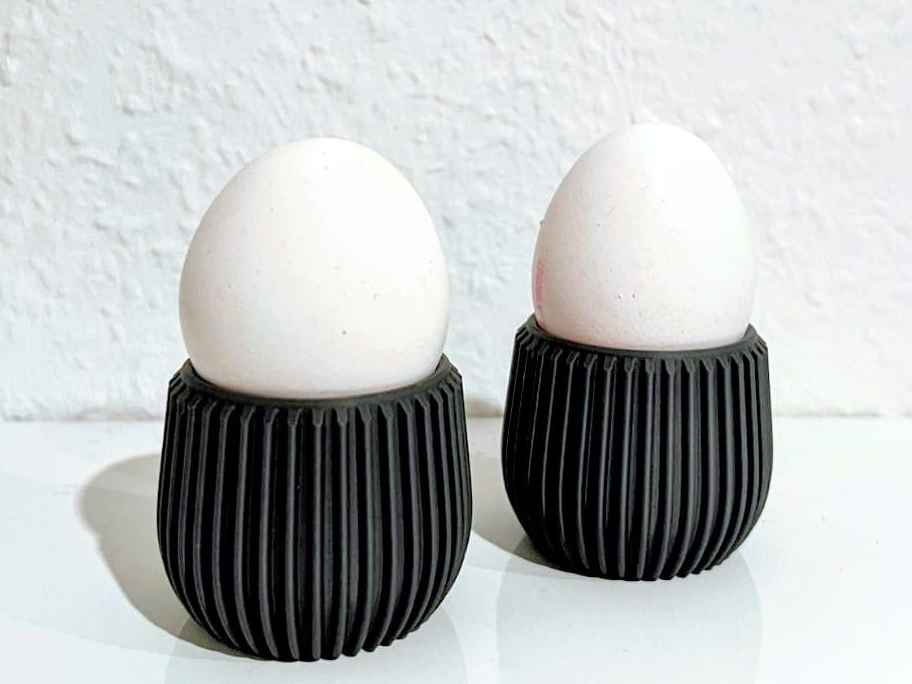 Eierbecher mit geraden Stegen